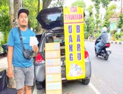 THR Siap Dibagi, Warga Lamongan Ramai Tukar Uang Baru
