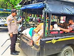 Pasar Kepohbaru Bojonegoro Padat, Polisi Siagakan Patroli Rutin Demi Kenyamanan Berbelanja