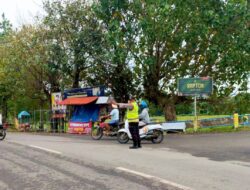 Mager di Hari Minggu, Polisi Sukosewu Bojonegoro Justru Siaga di Persimpangan, Ini Tujuannya