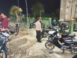 Komitmen Pelayanan Prima: Polisi Baureno Bojonegoro Hadir Pastikan Malam Tarawih Tetap Kondusif