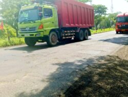 Jalan Berlubang dan Lampu Mati, Pengendara di Lamongan Terancam