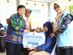 Pendopo Kasiman Penuh Haru, Bupati Bojonegoro Wahono Salurkan Bantuan Sosial