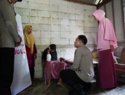 Sentuhan Kepedulian di Trucuk: Kapolres Bojonegoro Kuatkan Semangat Hidup Ainur Riz