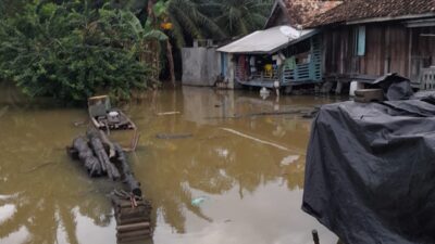 Wy KANAN DI SERANG HUJAN