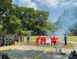 Perkuat Peran Teritorial, Yonif TP 885/Belibis Putih Gandeng Damkar Bojonegoro Gelar Edukasi Pencegahan Kebakaran