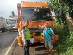 Miris !!! Kecelakaan Terjadi Truck Fuso Vs Sepeda Motor,Satu Orang Tewas 