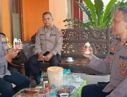 Dua AKBP Polda Jatim Datangi Kediaman Bhabinkamtibmas Polsek Curahdami Polres Bondowoso