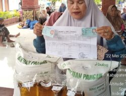 Distribusi Bantuan Pangan di Desa Bleberan Disambut Antusias, 761 Paket Beras dan Minyak Goreng Tersalurkan