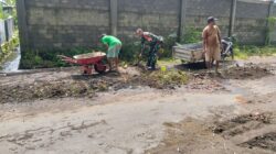 Wujud Nyata Kemanunggalan TNI-Rakyat, Babinsa Candirejo Pimpin Gotong Royong Bersihkan Jalan Desa