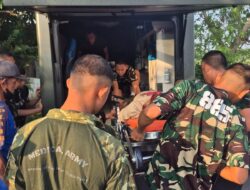 Prajurit Yonif TP 885/Belibis Putih Sigap Evakuasi Korban Kecelakaan di Jalur Wisata Kayangan Api