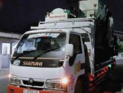 Mesin Panen Combine Tersangkut Kabel Listrik di Sidomukti, Pasokan Listrik Warga Sempat Terhenti