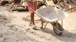 Diduga Hambat Kontrol Sosial dan Kerja Jurnalistik, Proyek SBSN MAN 1 Mojokerto Disorot; Dugaan Pelanggaran K3 dan Spesifikasi Pekerjaan Akan Dilaporkan