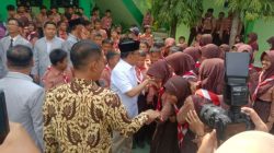Kembali ke Sekolah, Menko PMK Pratikno Suntikkan Semangat dan Karakter kepada Pelajar SMPN 1 Padangan