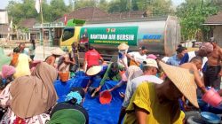 Kemarau Berkepanjangan, Kodim 0813 Bojonegoro Kirim 8.000 Liter Air Bersih ke Tlogohaji