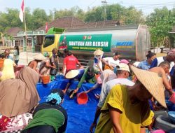 Kemarau Berkepanjangan, Kodim 0813 Bojonegoro Kirim 8.000 Liter Air Bersih ke Tlogohaji