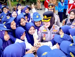 Kapolres Bojonegoro Hadir di Tengah Pelajar, Polwan Goes To School Tanamkan Disiplin dan Karakter Positif