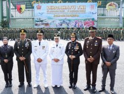 Kejutan Tumpeng Kapolres Bojonegoro Warnai HUT ke-81 TNI, Soliditas TNI-Polri Makin Erat