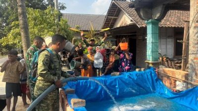 Brigif TP 33/Naga Sesha Salurkan 20 Ribu Liter Air Bersih untuk Warga Papringan Temayang