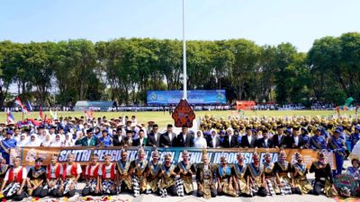 Ribuan Santri Padati Alun-Alun Bojonegoro, Kobarkan Semangat Kebangsaan Menuju Indonesia Emas 2045