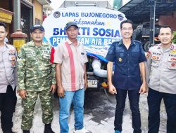 Peduli Warga Terdampak Kekeringan, Lapas Bojonegoro Salurkan 24.000 Liter Air Bersih ke Ngrandu