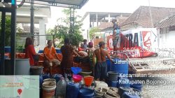 Bukan Sekadar Seremoni, Keluarga CV Alzi Putra Salurkan Air Bersih hingga Lintas Desa dan Kecamatan
